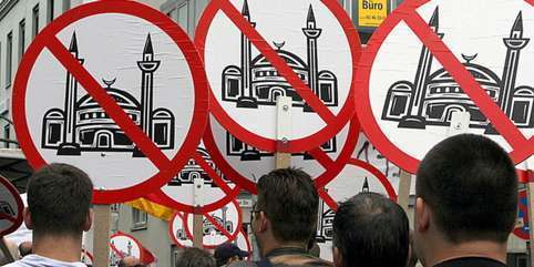 Demo gegen den Bau einer Moschee in K
