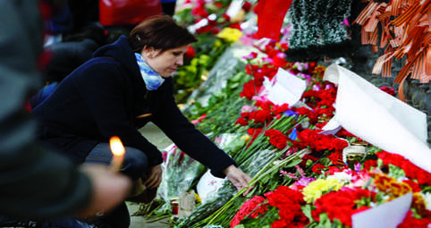 People commemorate victims of Odessa's recent street battles in Moscow